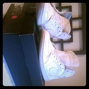 Air Jordan 1 All White With A Grey Bottom